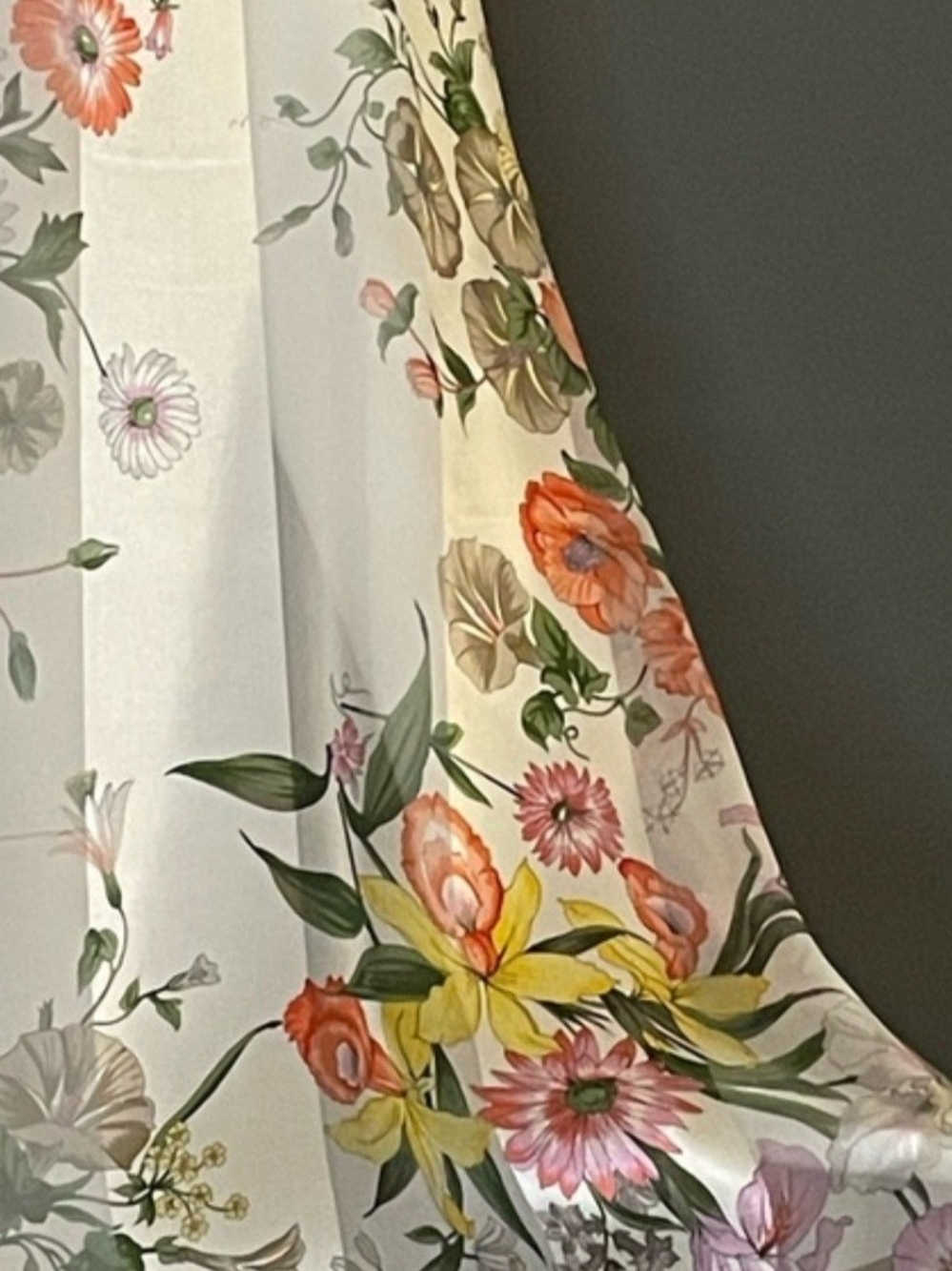 Valentino Garavani Silk Floral Scarf 34 Inches Sq EUC - Picture 9 of 10